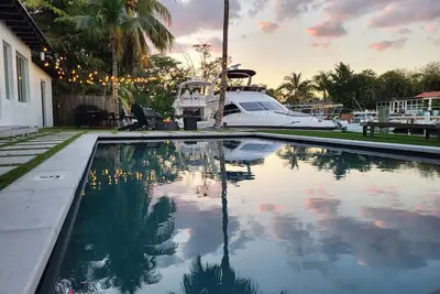 Image de Waterfront Home with Pool, Private Dock, Kayak & Sup, Firepit, Fishing, Cornhole