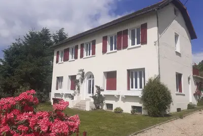 Image de 8 bed, stunning pool & outdoor kitchen in village