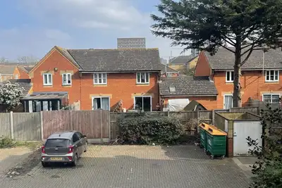 Image de Cozy 2-Br Home with Patio & Parking in London! 10 Mins to London City Airport