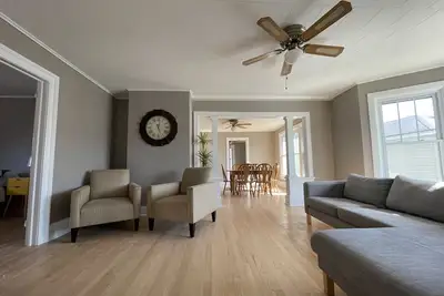 Image de Newly renovated Central Oneonta home only minutes from Allstar Village!