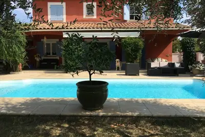 Image de Villa avec piscine Ă 5km de cannes et de ses plages!