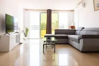 Image de 3 bedroom apt, Free Wifi & Ac, Cidadela - Lcgr