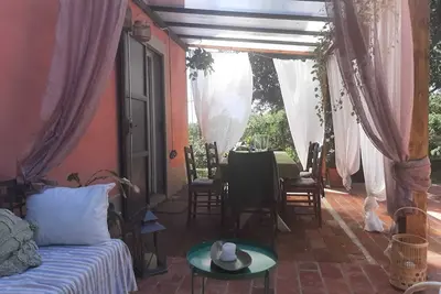 Single villa from the 1800s of 250 square meters completely renovated. Sea view.