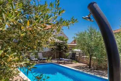 Image de Holiday house Emy with pool in Krk 600m from the beach