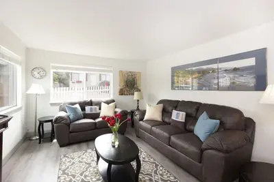 Beachside Condo | Steps to the Beach | Pets ok