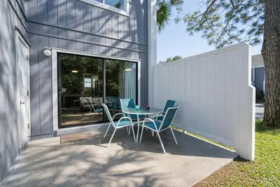 Image de Walk to Private Beach w/ Pool & Tennis | Pets Ok
