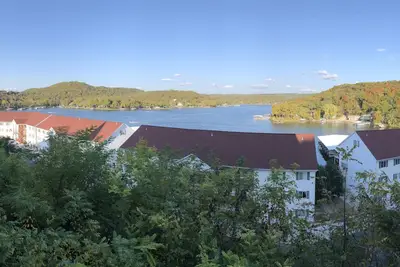 Image de Lakeview Luxury: Stunning 2 Bed, 2 Bath Condo with Breathtaking Lake Views