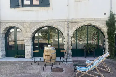 Appartement de charme avec jardin dans maison basque