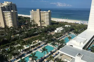 Image de Enjoy access to 3 miles pristine beaches on Florida's famed Marco Island.