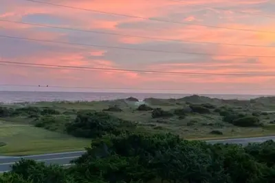 Image de New Construction! Short walk to beach And sound!