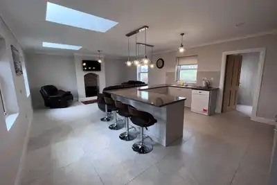 Image de New Athenry House overlooking The fields of Athenr