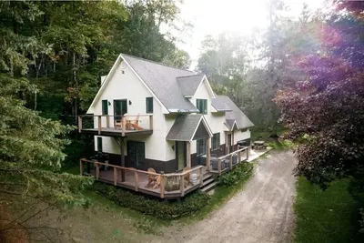 Image de Experience Ellicottville charm near HoliMont
