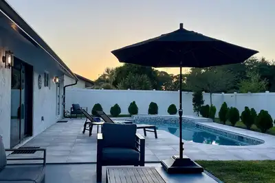 Image de Pet friendly Royal Palm oasis with pool