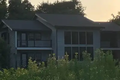 Image de Spacious house on saltwater pond in Charlestown, Ri.