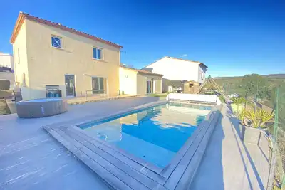 Image de Belle villa moderne avec piscine entre mer et garrigue