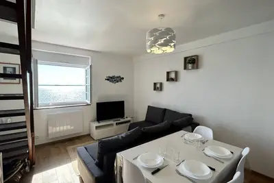 Image de Duplex de Charme avec Vue sur la Baie: Votre Escapade Inoubliable