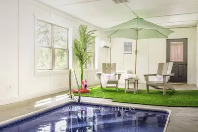 Image de Private Indoor Pool, Hot Tub, Game Room, Putt Putt - Flap Jack