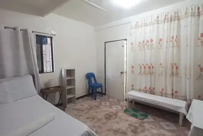 Image de Central locationStrong wifi +Spacious Ac room + 5 minutes walk to the beach