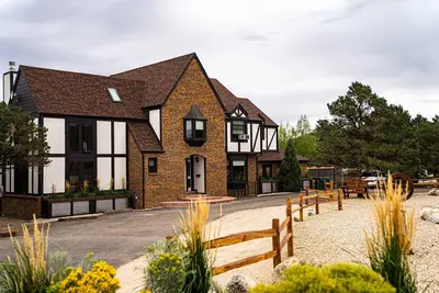 Image de Ski Lodge: Ski Rental near Monarch Mountain. Ideal for large groups, bachelor parties, corporate retreats