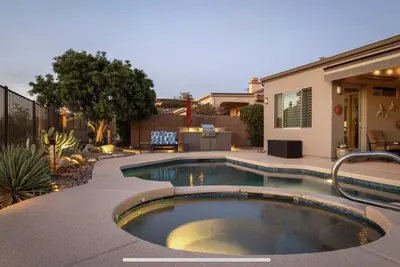 Image de Gorgeous 3-bedroom home with private pool and hot tub in Anthem Country Club.