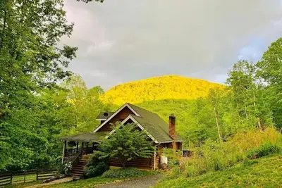 Image de Stunning Mountain Views, Hot Tub, Indoor and Outdoor Fireplace, and Game Room!