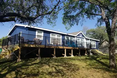 Image de Lakefront Hill Country Retreat – Casa Azul