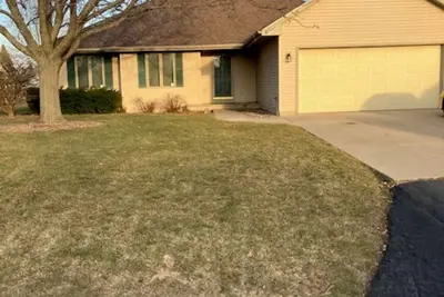 Image de Peaceful home, 4 miles from Eaa Aviation Center! Easy access. AirVenture Museum.