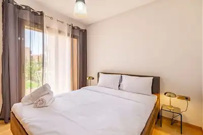 Image de Luxury Garden-Level Apartment with Poolside Serenity