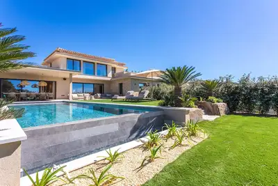 Image de Villa 400m² | Vue mer | proche du centre | luxe