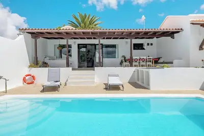 Image de Maison de vacances 'Carmen' avec vue sur la mer, piscine privée et Wi-Fi