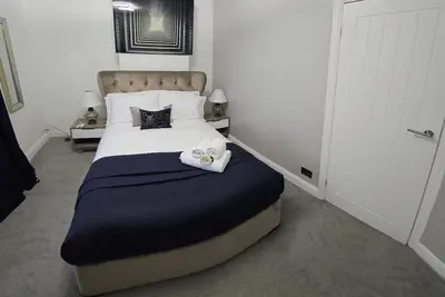 Manchester 2-Bed House, Sleeps 4, 20 Min to Centre