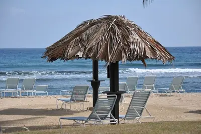 Image de Welcome to Sunset Serenity! This charming retreat boasts 2 bedrooms and 2 bathrooms!