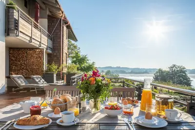Appartement \"Alpa-Art\" avec vue sur le lac, terrasse privée et Wi-Fi
