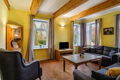 Image de Appartement 'Gulfhof Oldersum Dachgeschoss' avec terrasse partagée, jardin partagé et Wi-Fi