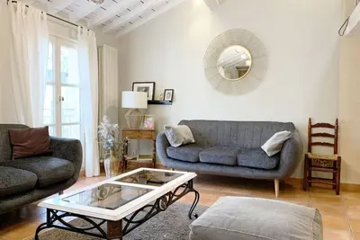 Image de Grand appartement centre historique Arelate Sejour