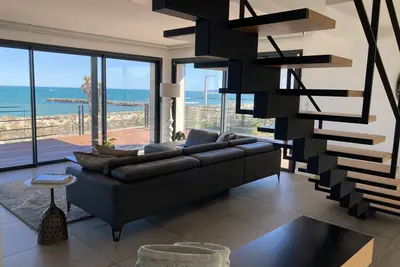 Image de Gorgeous villa right in front of the beach