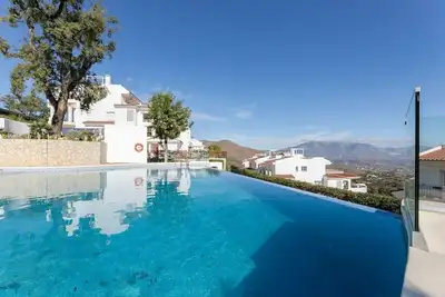 Image de Rdr362 - Amazing views and pool at Mairena Forest