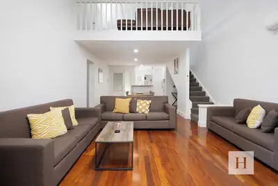 Image de Lakeshores Villa - 200m from pool, tennis & lake!