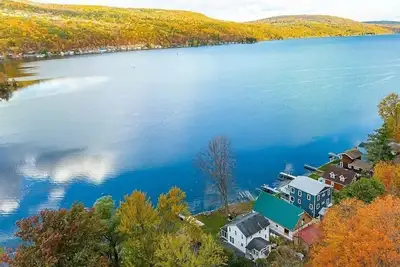 Image de Year-round, beautiful lake front home on Canandaigua Lake. 20-min to Ski Resorts