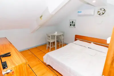 Image de Charming 3 bedroom boutique, bathtub, 180sq. meters\n\n