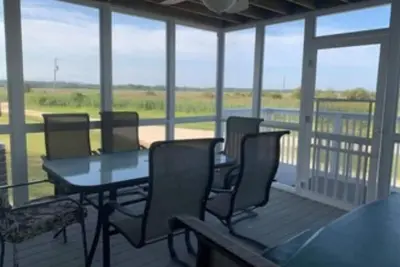 Image de Breath-Taking Family Retreat On The Water!