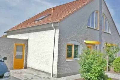 Image de Fort Soleil 42 offers ca. 103 m living comfort in a semi-detached bungalow with-mid South facing garden in a quiet area.