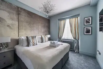 Image de Luxury Two Bed Apartment - Free On-Site Parking