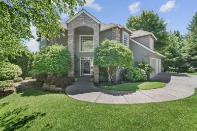 Image de Traditional Large Family Home