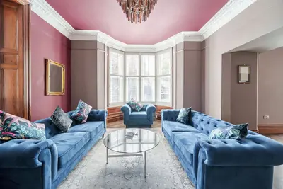 Image de Stylish Two Bed Apartment - Free On-Site Parking