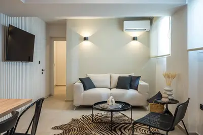 Image de Elepoque Living - Luxury lower ground floor Apartment near the center\n