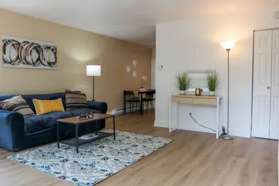 🔸Amazing Entire House + Parking🔸