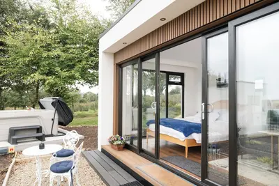 Image de Lakescape: Self-Catering Lodges (Rodos) With Hot Tub