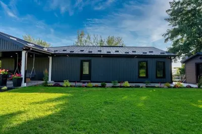 Image de \nEscape to Paradise: Luxurious Lakefront Home with Stunning Views of Lake Simcoe