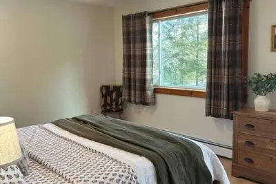 Image de Hermit Lake House  living in the Hart of New Hampshire's Lake Region.